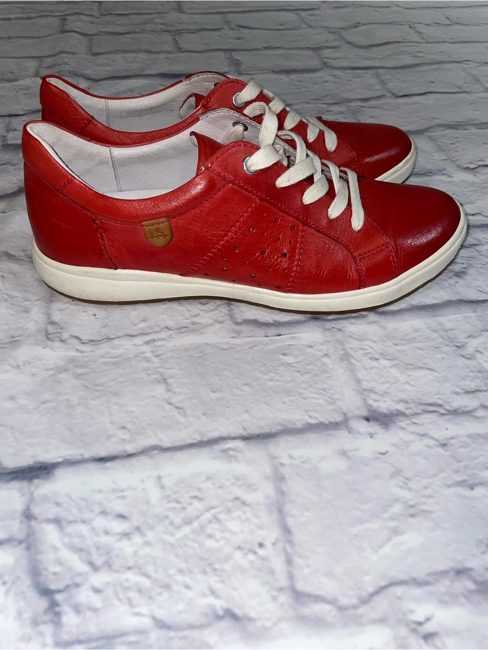 Josef Seibel Caren 01 Red Leather Lace-Up Sneaker. Size 37